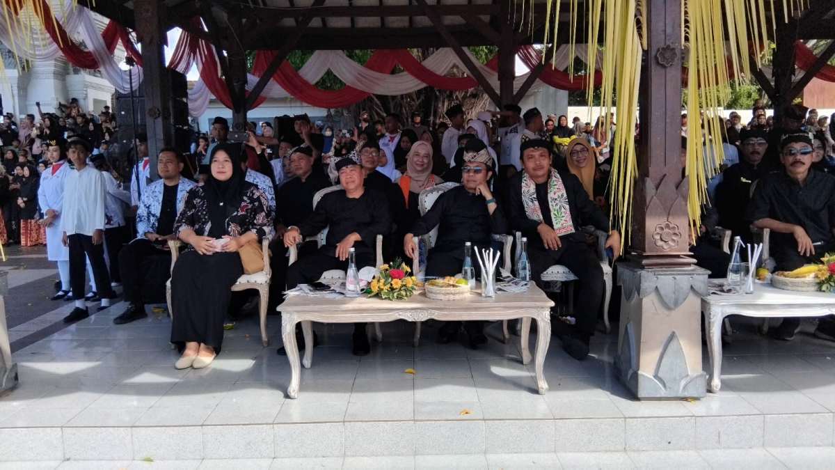 Pimpinan Klinik Pratama KDS Rogojampi Hadir di Upacara Hardiknas, Kuntulan Ewon Semarakkan Taman Blambangan